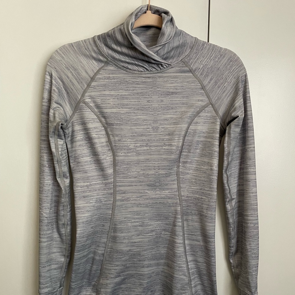 Reebok gray pull over sweatshirt xsmall